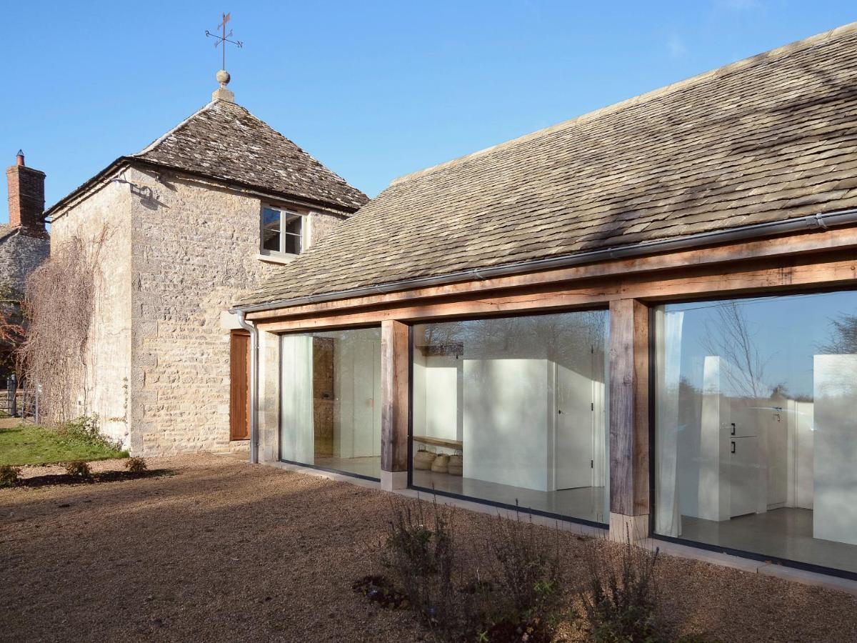 High Cogges Farm Holiday Cottages - The Cart Shed Уитни Экстерьер фото