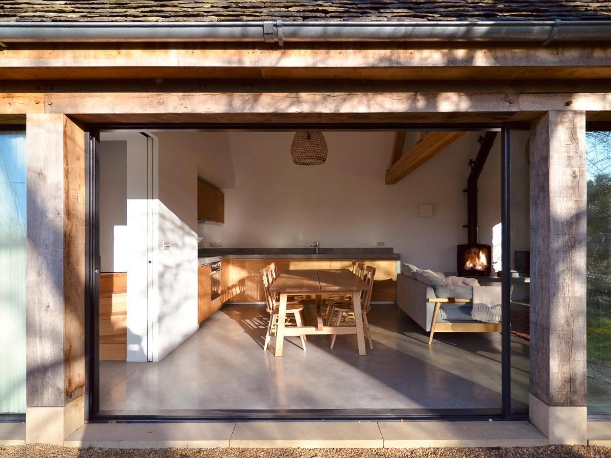 High Cogges Farm Holiday Cottages - The Cart Shed Уитни Экстерьер фото