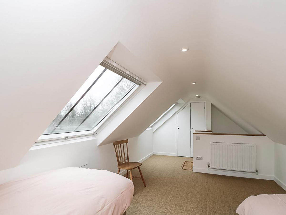 High Cogges Farm Holiday Cottages - The Cart Shed Уитни Экстерьер фото