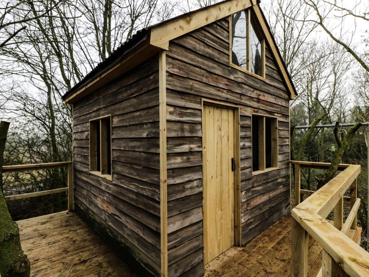 High Cogges Farm Holiday Cottages - The Cart Shed Уитни Экстерьер фото